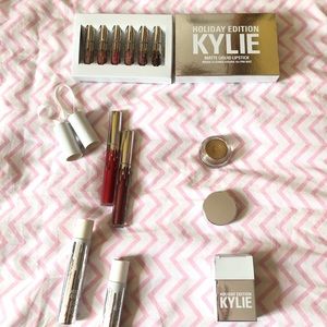 Holiday bundle collection